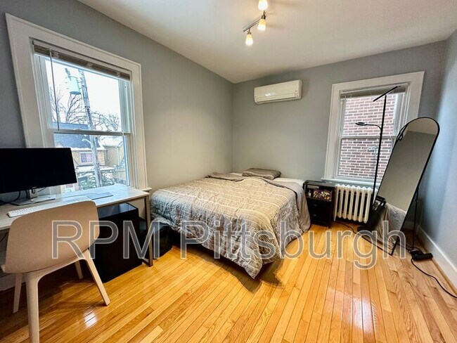 Building Photo - 6526 Rosemoor St