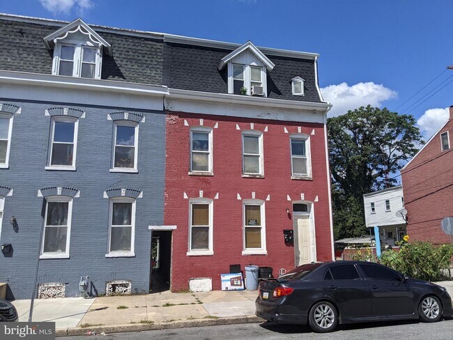 Building Photo - 125 E South St