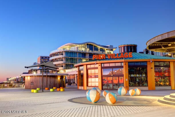 Building Photo - 246 7th Ave