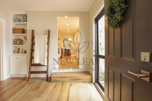 Building Photo - Stunning Claremont Home