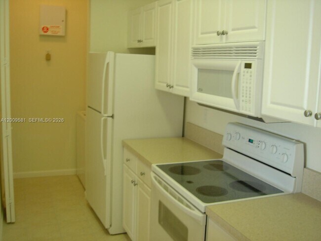 Building Photo - 4404 SW 160th Ave