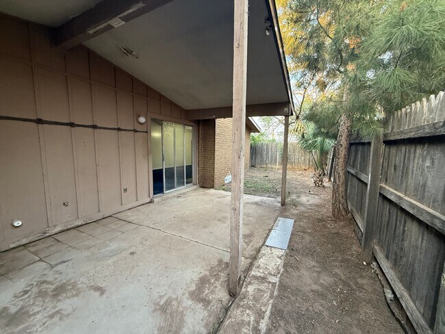 Building Photo - For Lease - 2706 B Fair Palms - Odessa, TX
