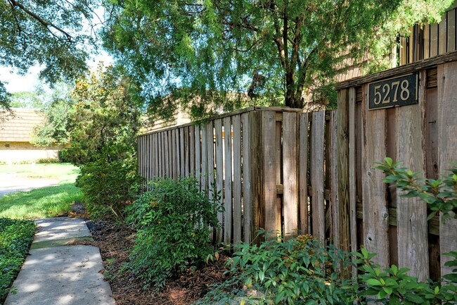 Building Photo - South west Orlando town home