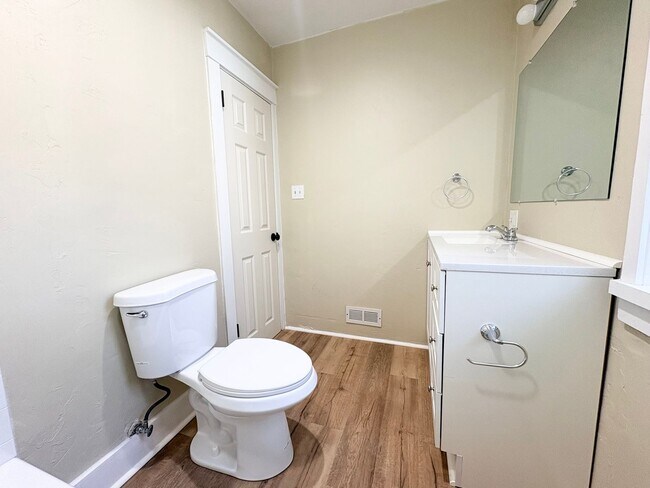 Building Photo - 1715 Marshall St