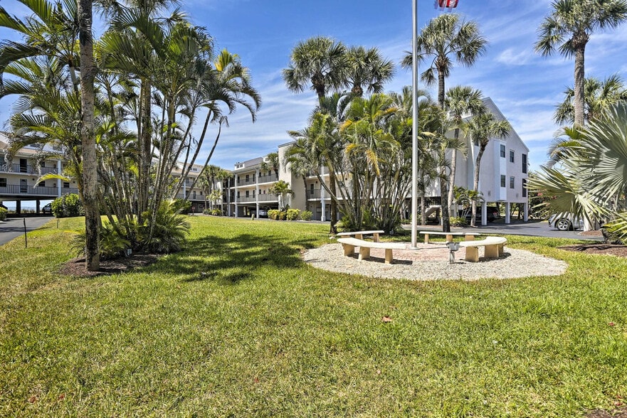 Building Photo - 2700 N Beach Rd