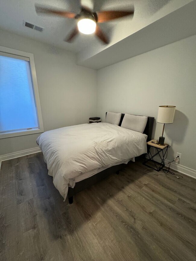 Building Photo - Centrally located 1BR/1BA Dupont Circle $2600 a month
