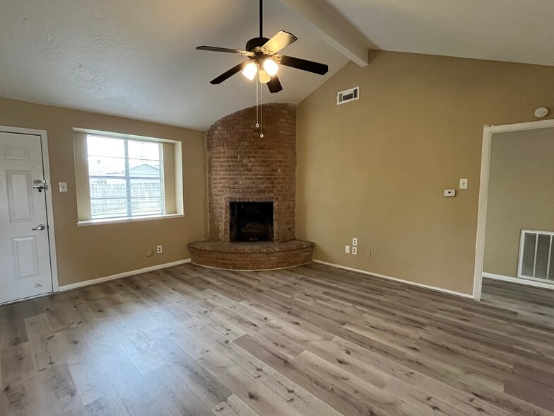 Building Photo - 806 Canna St