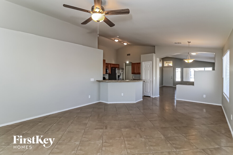 Building Photo - 8543 W Cherry Hills Dr