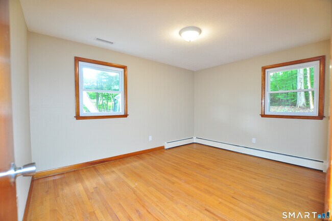 Building Photo - 84 Holcomb St