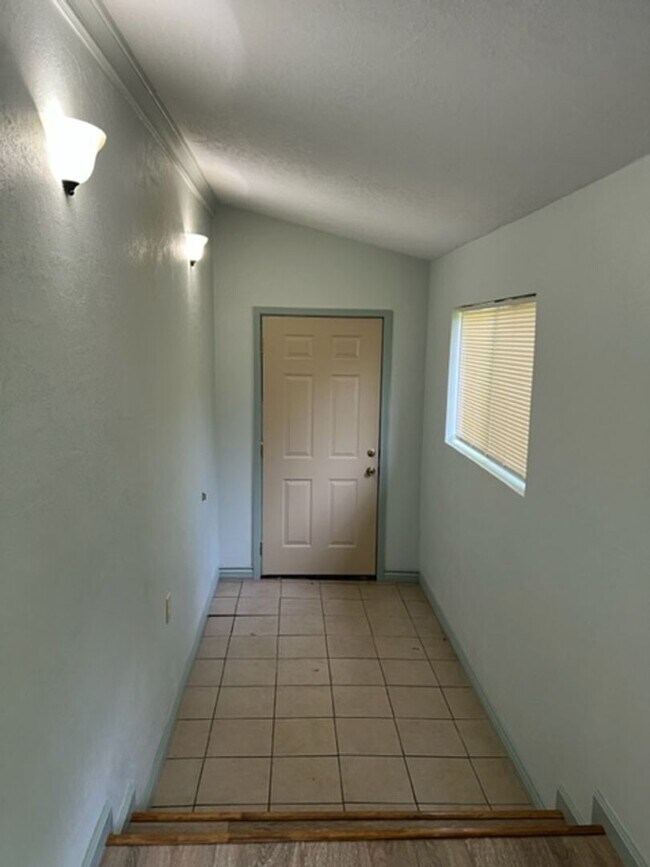 Building Photo - 2 Bed House -  Charm, Privacy, Storage and Convenience
