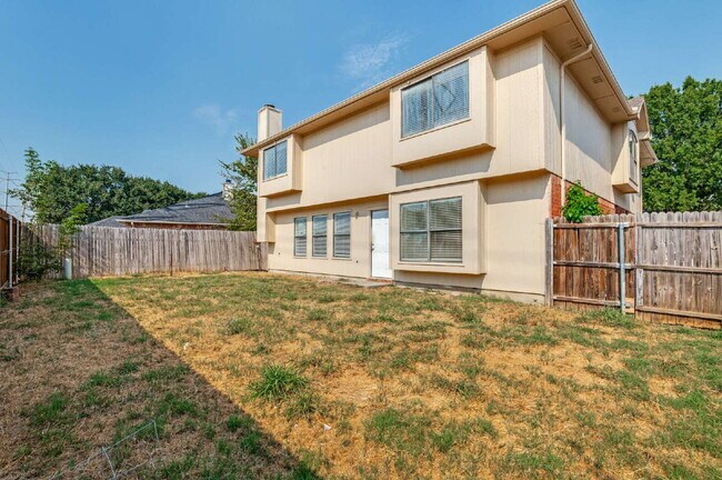 Building Photo - Completely Renovated Home in Arlington!