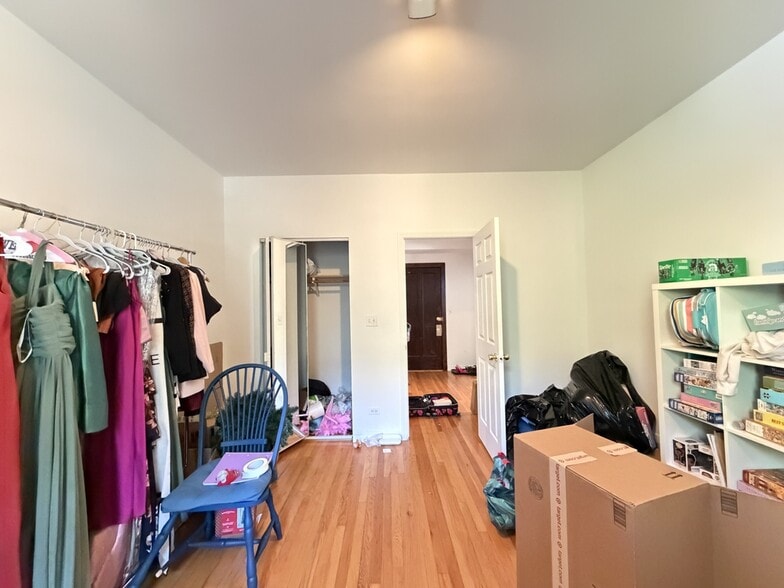 Building Photo - 3455 N Bosworth Ave