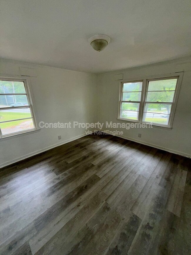 Building Photo - 4158 Log Cabin Dr