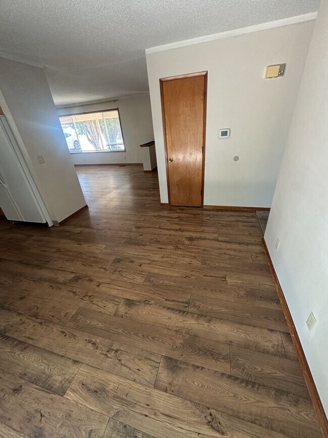 Building Photo - 3 Bedroom 1.5 Bath Ranch in Felida!