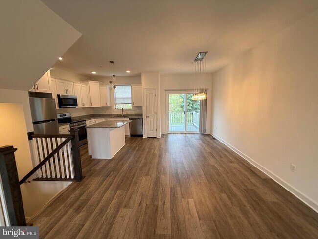 Building Photo - 12416 Jackson Ave