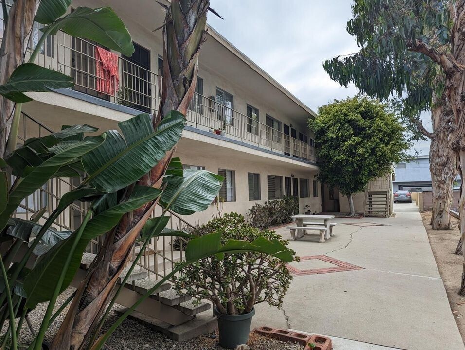 Building Photo - 3758 Inglewood Blvd