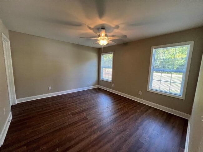 Building Photo - 5952 Moon Dr