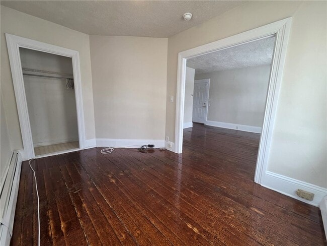 Building Photo - 292 Pleasant St