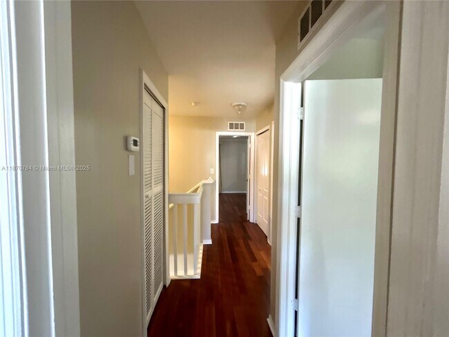 Building Photo - 3036 SE 15th Ave