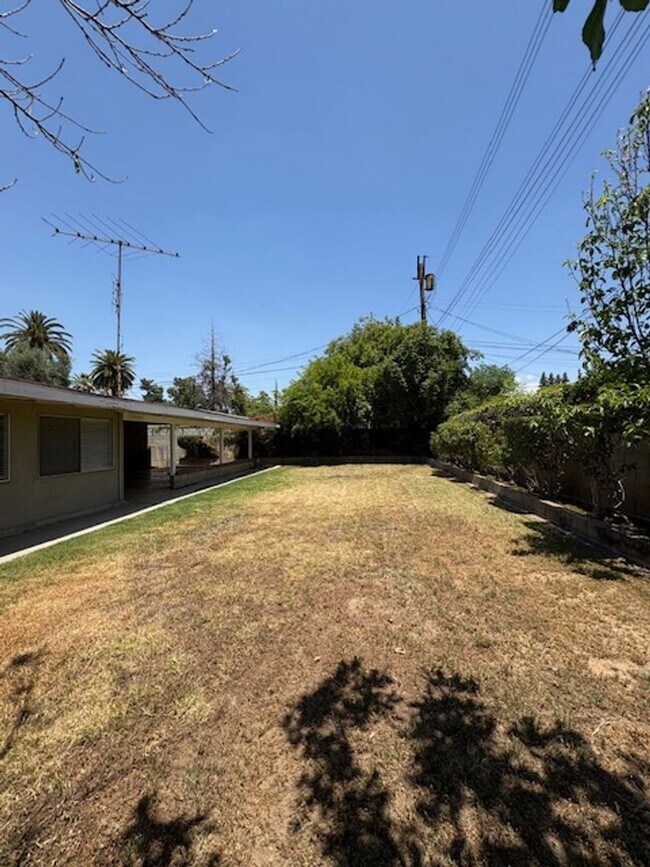 Building Photo - Redlands 4 Bedroom Home
