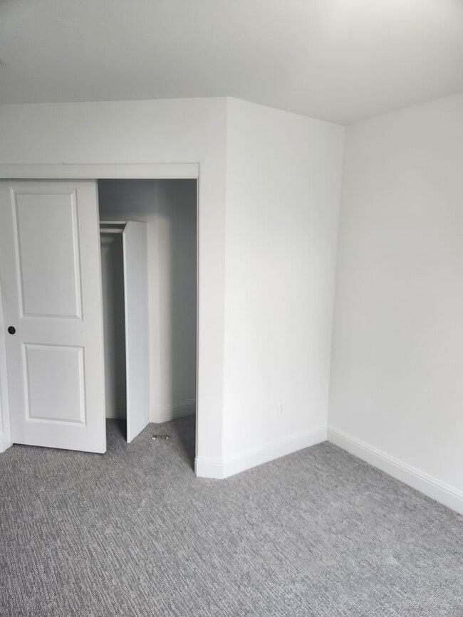 Building Photo - Great Santa Rosa Neighborhood 3 Bedroom, 2.5 Bathrooms