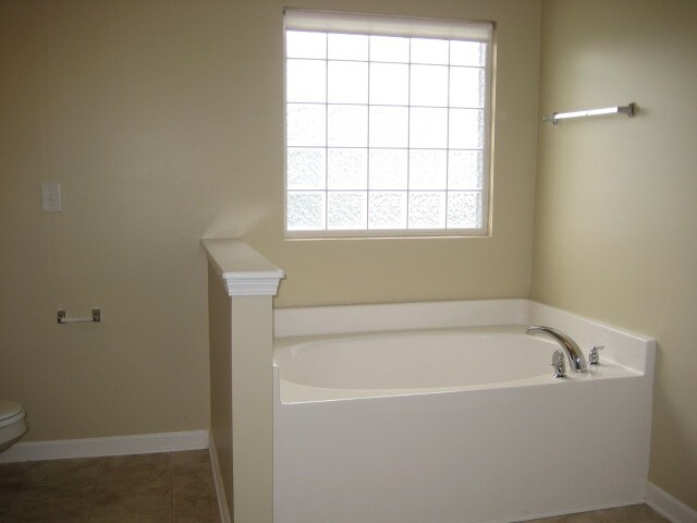 Building Photo - 4003 Strata Dr