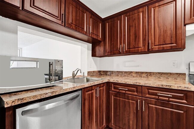 Building Photo - 9440 Poinciana Pl