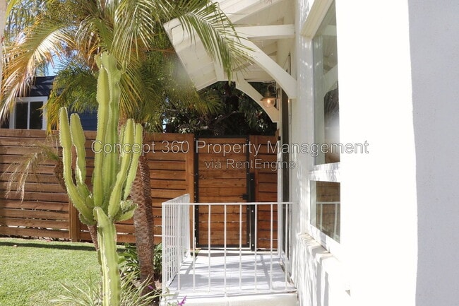 Building Photo - 4727 E Colorado St
