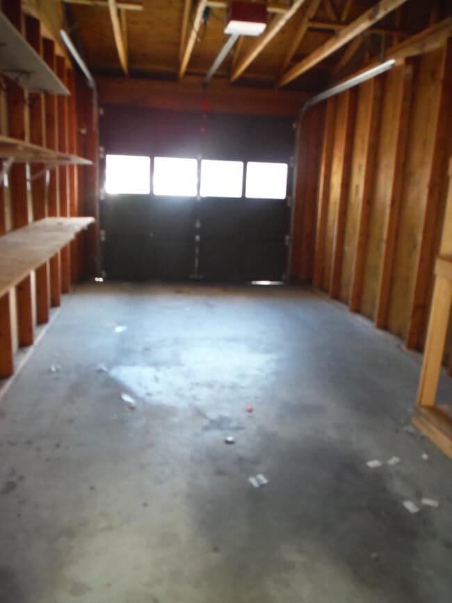 Building Photo - Cute 3 Bedroom Condo w/ Bonus Room - Walki...