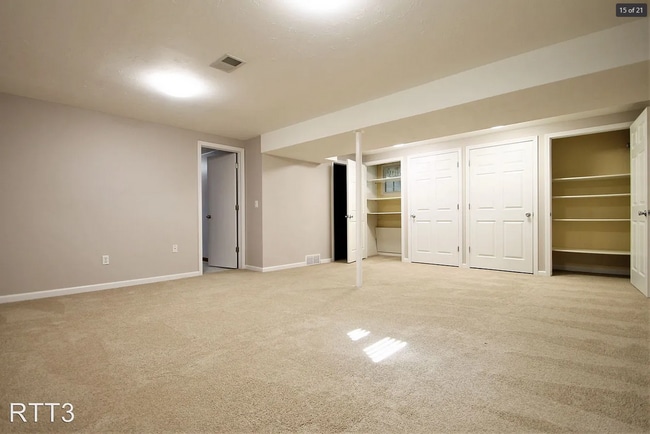 Building Photo - 4 Bedroom / 3 Bath Home off of 72nd and Gr...