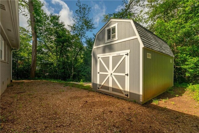 Building Photo - 3860 Carlton Dr