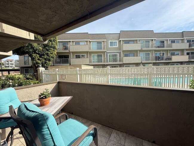 Building Photo - 236 E Surfside Dr