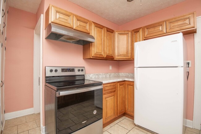 Building Photo - 1148 Baker Ave