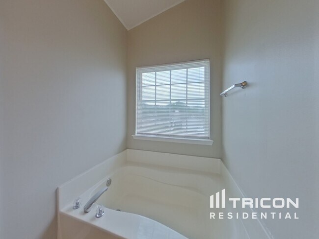 Building Photo - 1740 Courtyard Ln