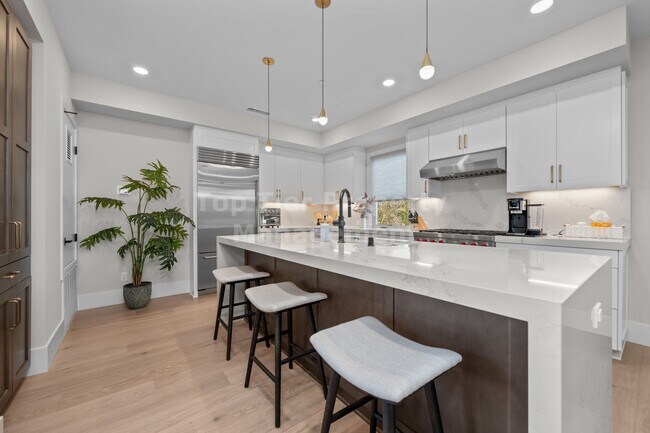 Building Photo - BRAND-NEW, FULLY-FURNISHED Luxury 3 bd / 3 ba Townhome in Coastal Carlsbad