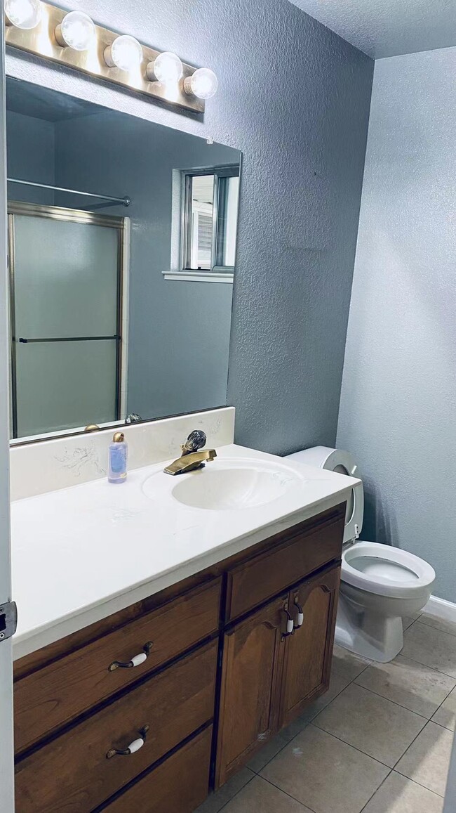 Building Photo - 711 Sandpiper Ln