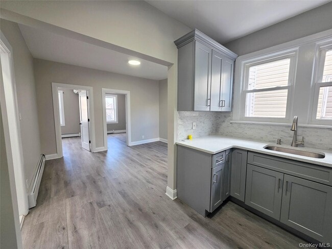 Building Photo - 147 Jericho Tpke