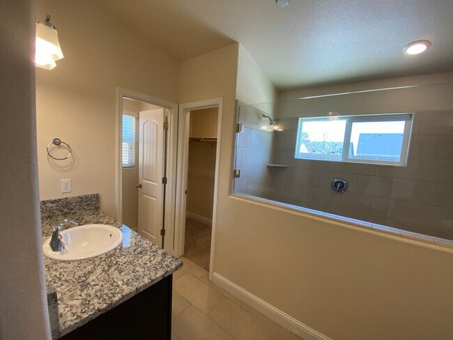 Building Photo - Immaculate like New Home in the gated Windmills at Tule Heights!
