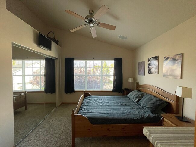 Building Photo - 221 Parkway Dr