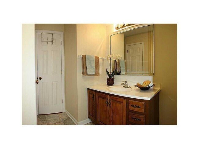 Building Photo - 3424 E 98th St