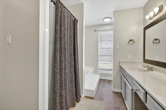 Building Photo - 5410 Fox Run Dr