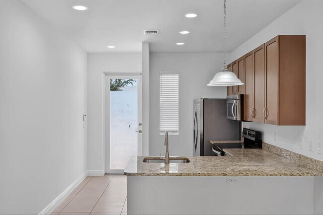 Building Photo - 7651 NW 88 Terrace