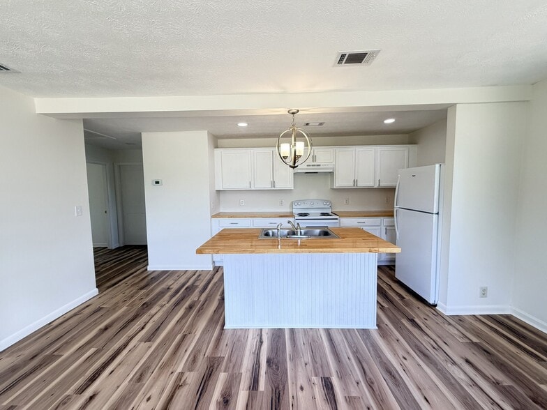 Building Photo - 2641 FL-73