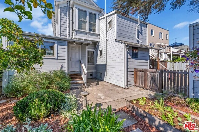 Building Photo - 487 43rd St