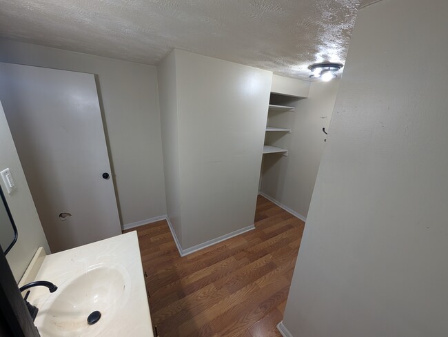 Building Photo - 1607 Bells Dr