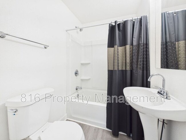 Building Photo - 3218 E 61st St