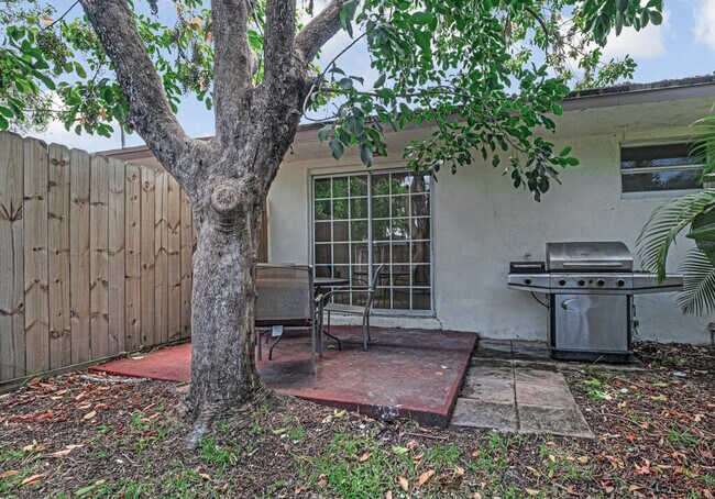 Building Photo - 732 Neil Rd