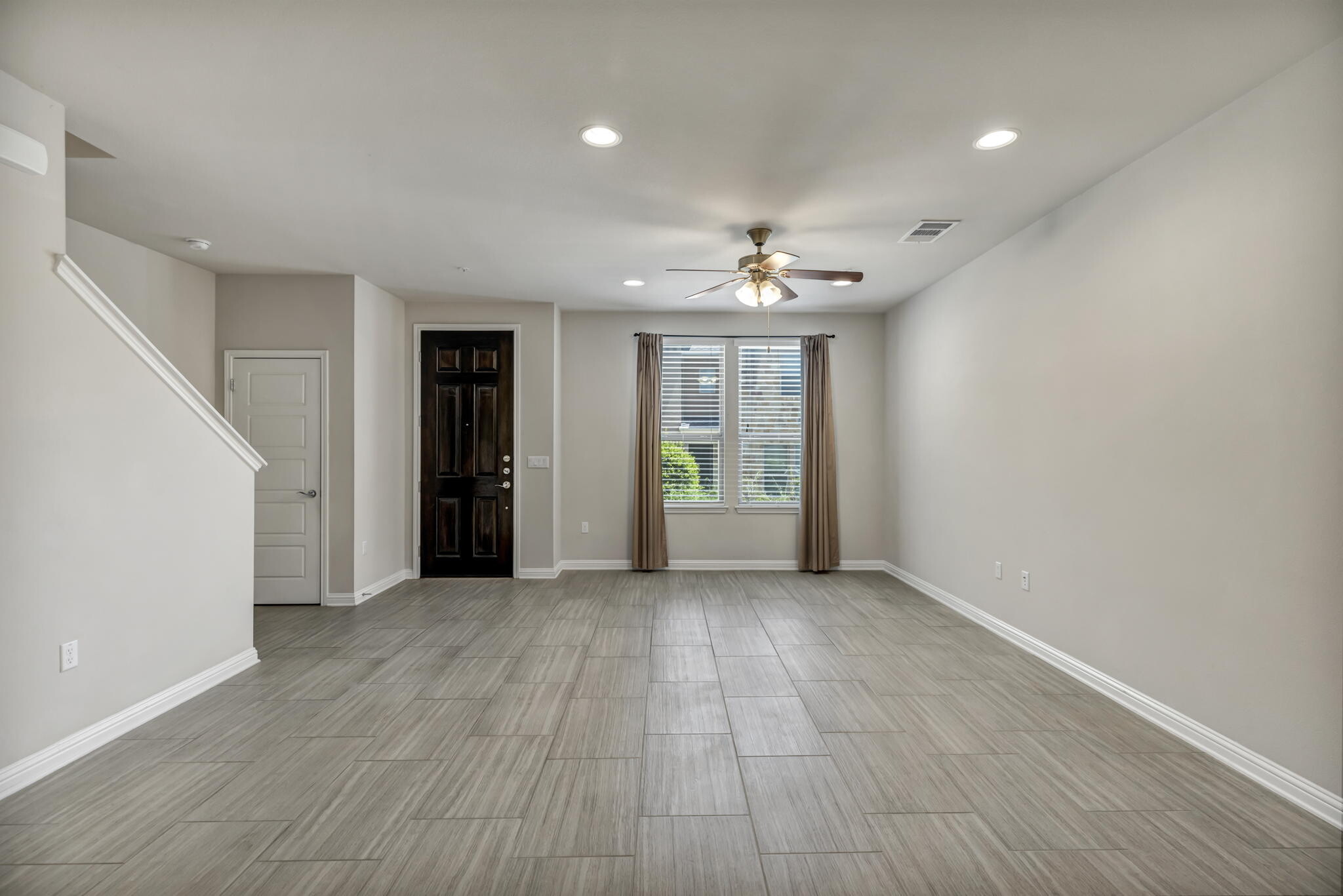 Building Photo - 13800 Lyndhurst St