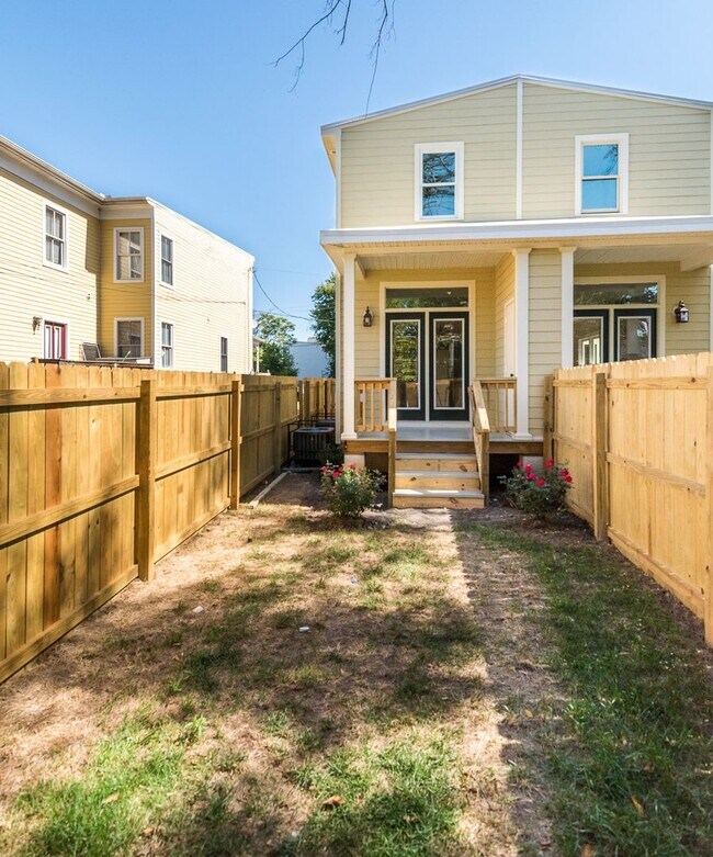 Building Photo - Stunning 2 Bedroom in Churchill Coming soon!
