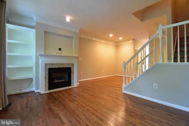 Building Photo - 5053 Kilburn St